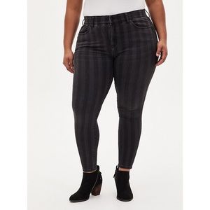 Torrid Bombshell Skinny Jean-Black Stripe NWT